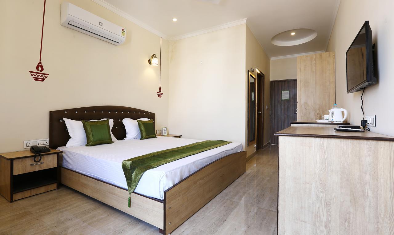 Treebo Blessing Bells Hotel Dehradun Luaran gambar