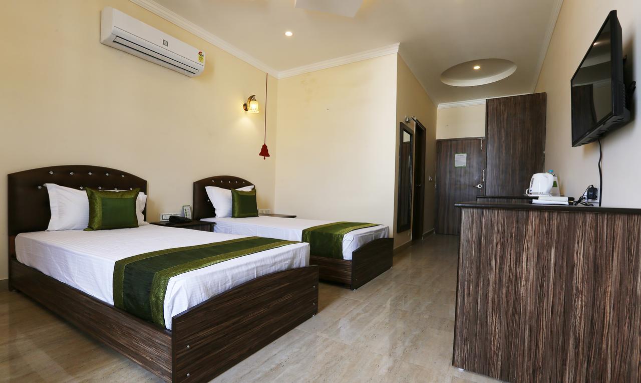 Treebo Blessing Bells Hotel Dehradun Luaran gambar